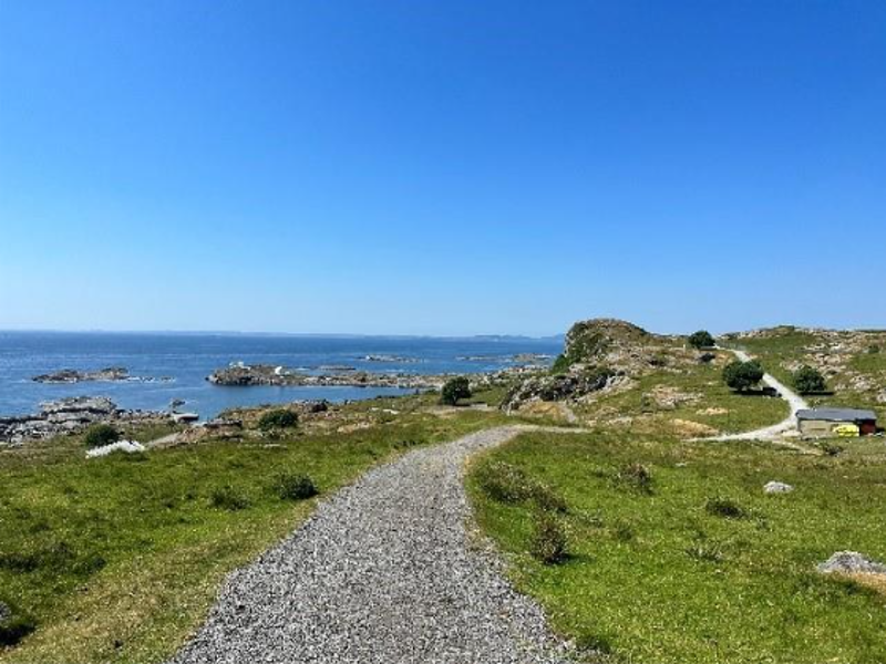 Fjøløy i fint sommervær