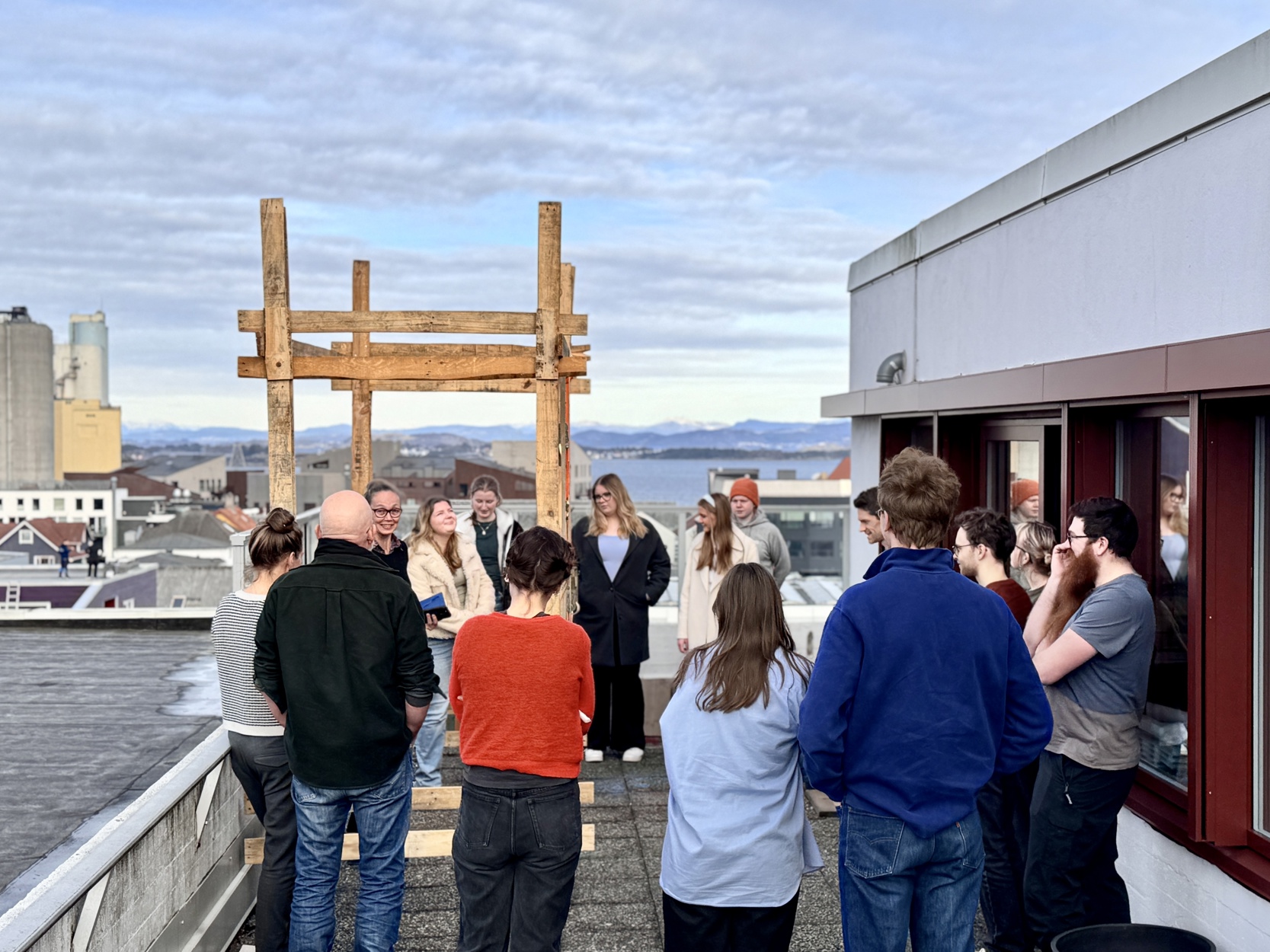 Test av trekonstruksjonen på taket til Helen & Hard.