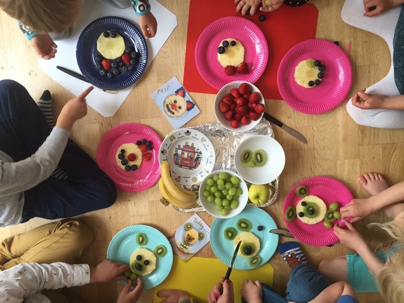 Byhaugen barnehage, lek med mat, jpg