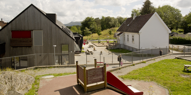 Emmaus barnehage med bygg og uteområde