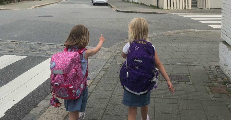 To skolejenter. Foto: Sigrun Sætrevik