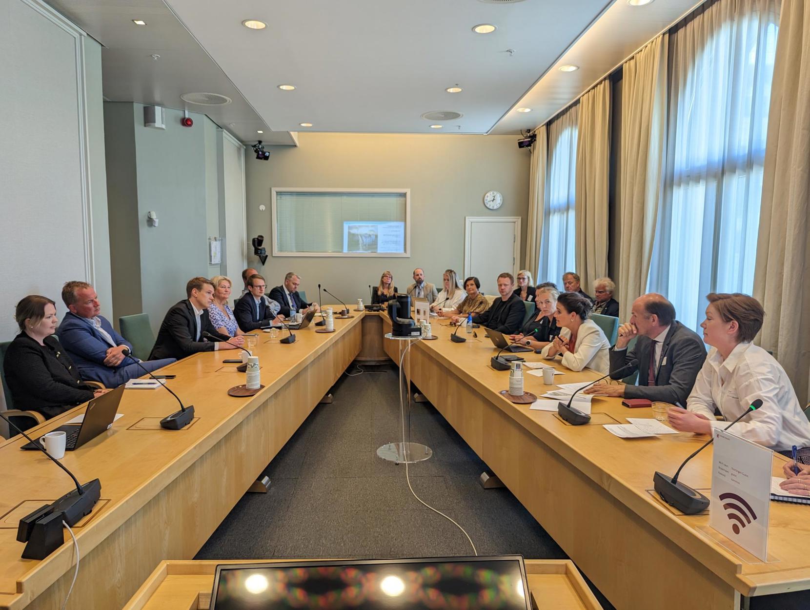 I møte med Familie- og kulturkomiteen på Stortinget.