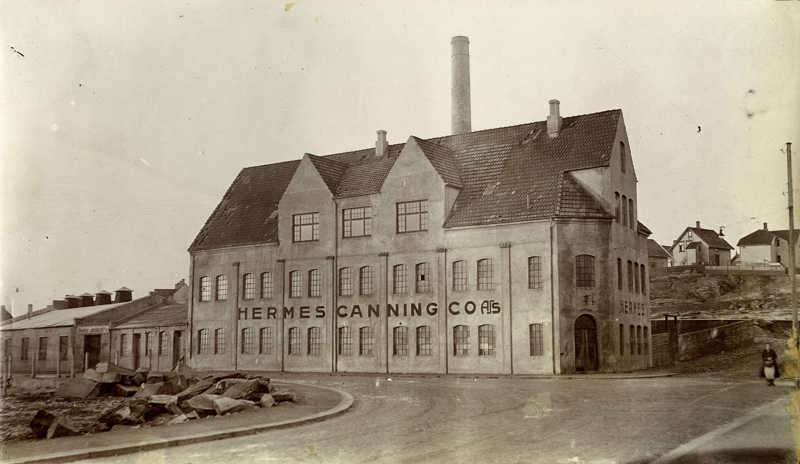 Et gammelt bilde at hermetikkfabrikken Hermes Canning AS