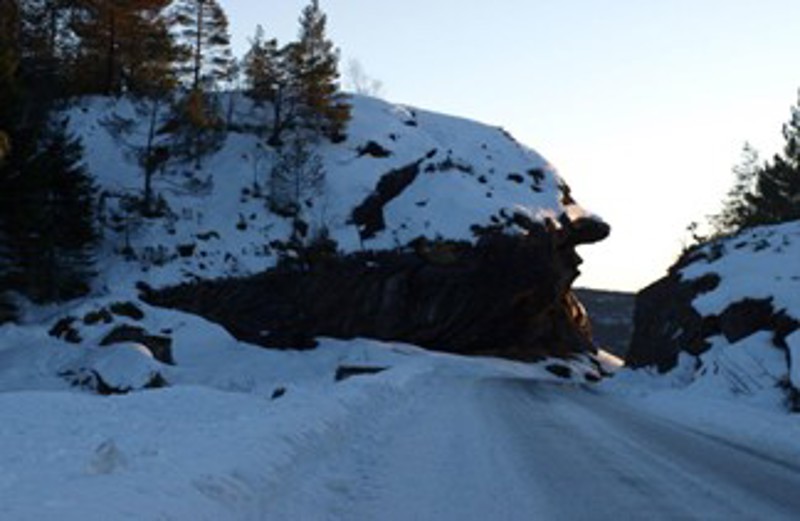 Bergformasjon som ligner et ansikt med stor nese.