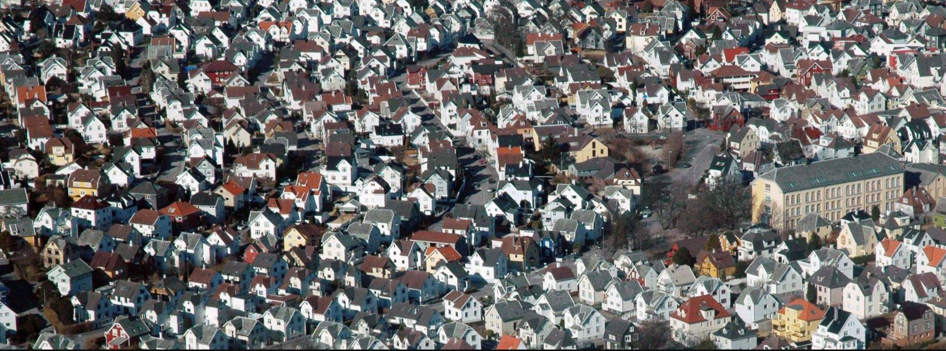 Gater som følger terrenget på Våland