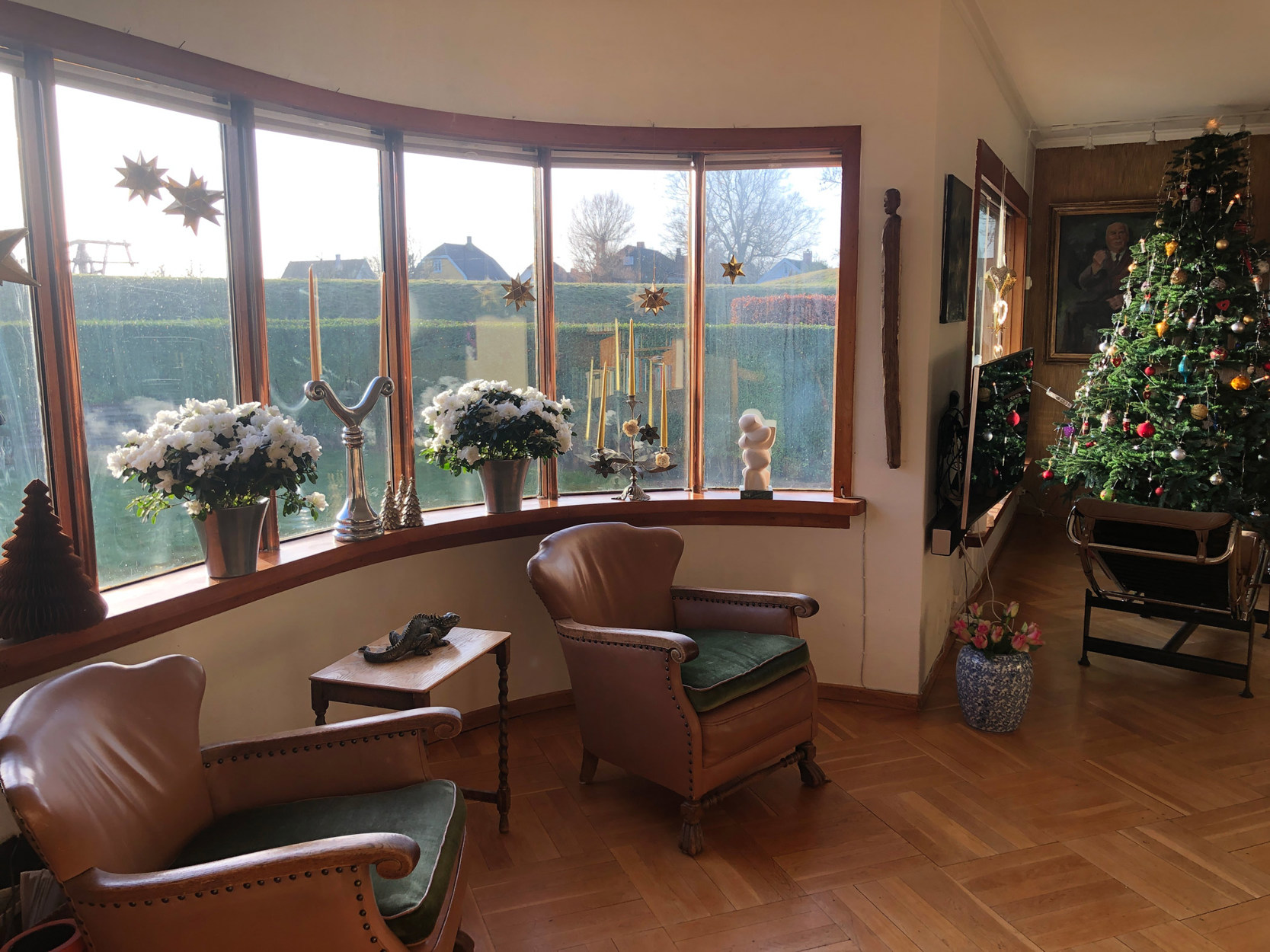 Den karakteristiske buede stuen. (Foto: Sigrun Sætrevik)