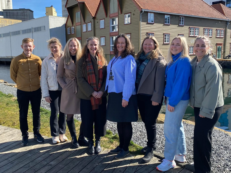 Bilde av alle ansatte ved avdeling for forskning og utvikling og USHT.