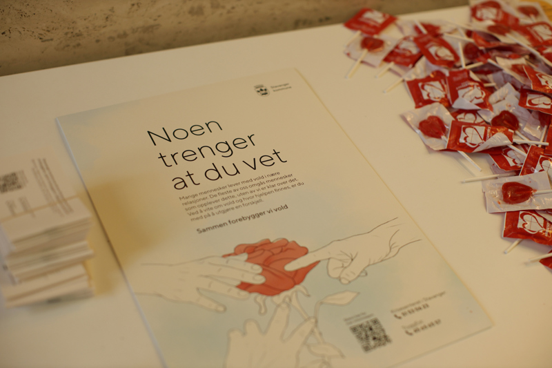 Viser plakater for uken mot vold