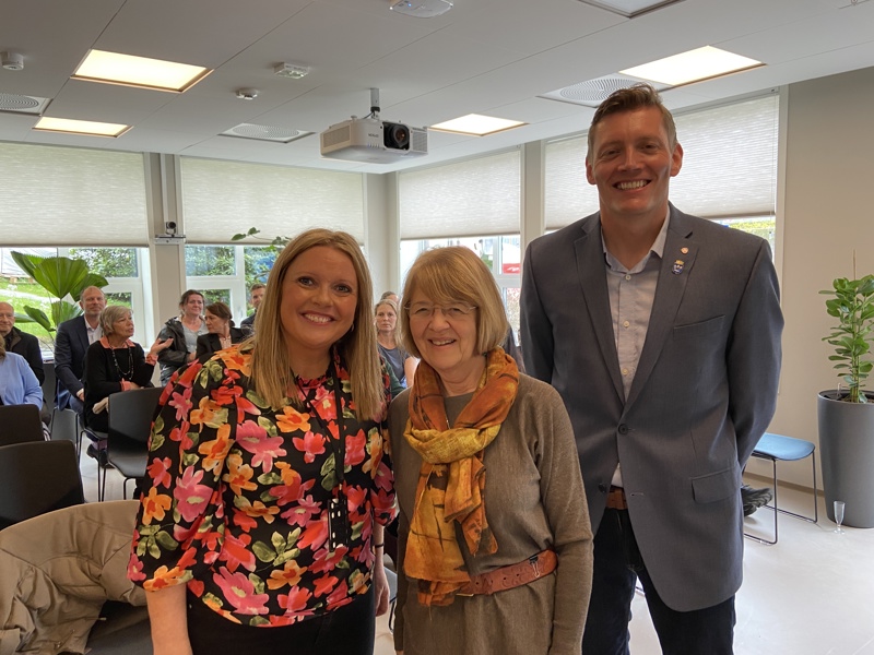 Avdelingsleder Lisbeth Skibenes, direktør Eli Karin Fosse og fungerende varaordfører Dag Mossige.