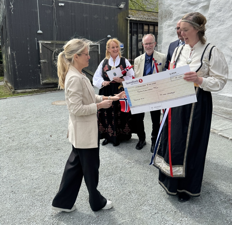 Solveig Gjerde Hjelle tok imot årets Hurrapris