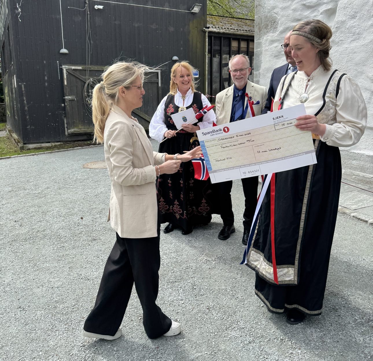 Solveig Gjerde Hjelle tok imot årets Hurrapris