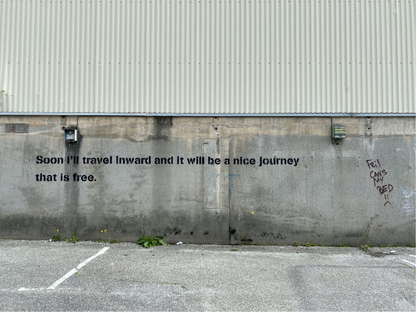 Dikt på vegg av Frode Felipe Schjelderup, en del av verket "Notes for a Journey".