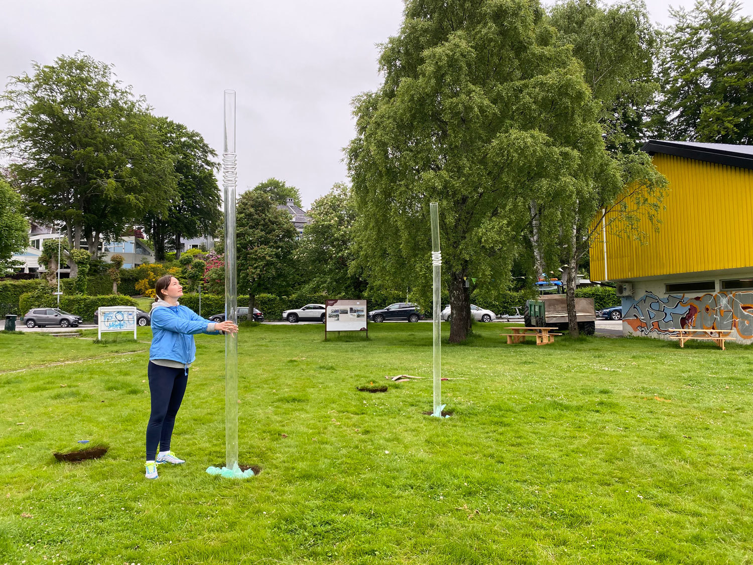 Sandra Vakas sugerør-skulpturer inviterer til å observere vannets skiftende tilstand.
