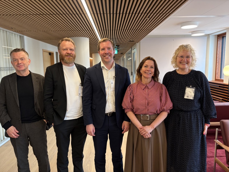 Fra v.: Rune Thele, adm. direktør ved Museum Stavanger, Glenn André Kaada, teatersjef ved Rogaland Teater, Tormod W. Losnedal (H), ordfører Stavanger kommune, Trude Storheim (Ap), statssekretær (Ap) og Unni Fuglestad (V), leder av kultur- og næringsutvalget i Rogaland fylkeskommune.
