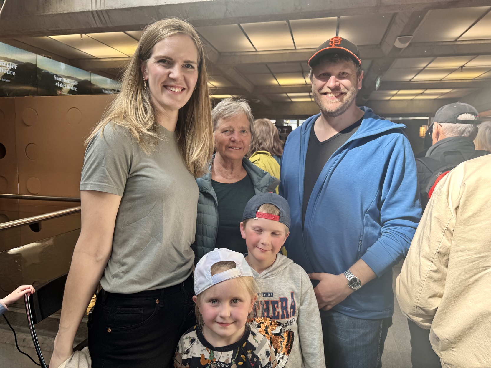 Torill Teigland Sødal tok turen til Byfesten og Sølvberget sammen med moren Magni Teigland Steffensen, mannen Eivind Sødal og barna Hanna Petrine Sødal og Johan Sødal.