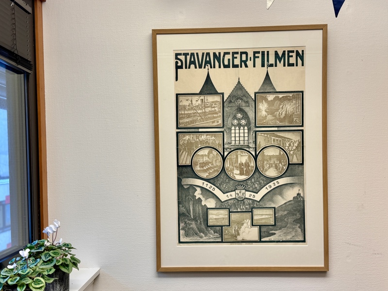 Jubileumsmotivet i 1925 er laget av Stavanger Aktietrykkeri, som Nils Stabenfeldt etablerte i Steinkargata 10 i 1913.