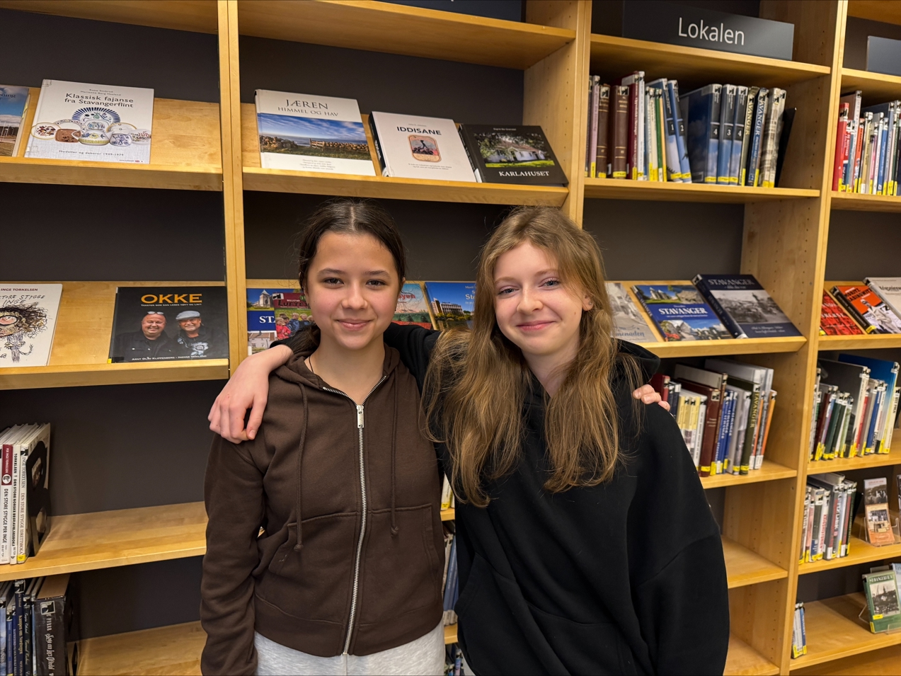 venninnene smiler til kamera.