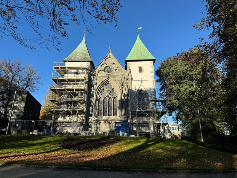 hvitkalket domkirke. 