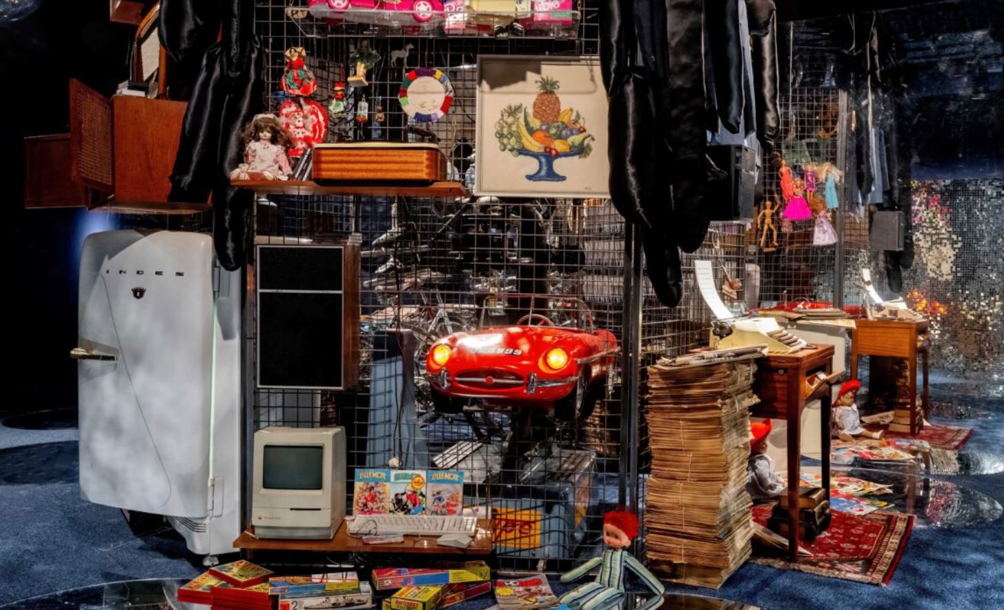 Installasjon av 1900-tallet av Elin Reboli Melberg. Foto: Stavanger museum.