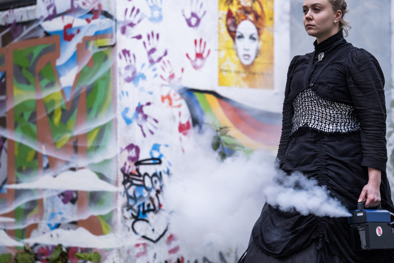 Skumle Sara Berge spilles av Victoria Heggelund.