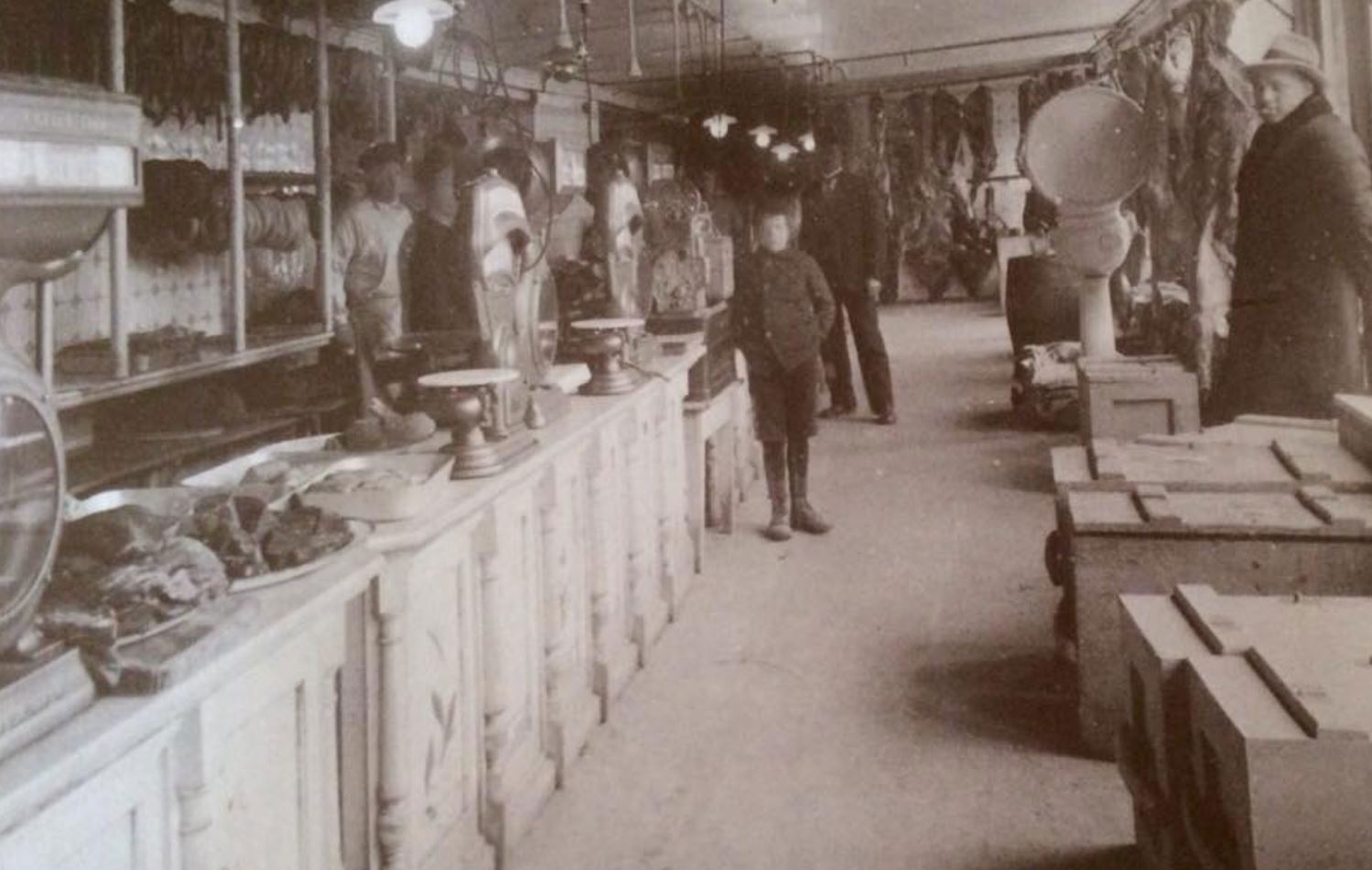 Historisk bilde av slakter A. Idsøe i Verksgata 3 og 5 hvor bedriften fremdeles holder til.