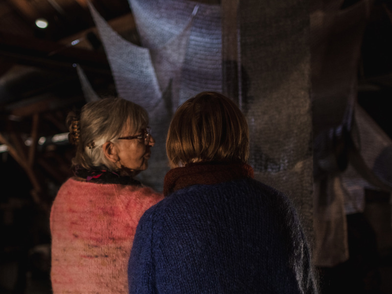 Ingvild Thingnes, med en gruppe dansere og musikere, planlegger å dekorere innsiden av domkirken med en strikket scenografi. Foto: Eduardo Scaramuzza
