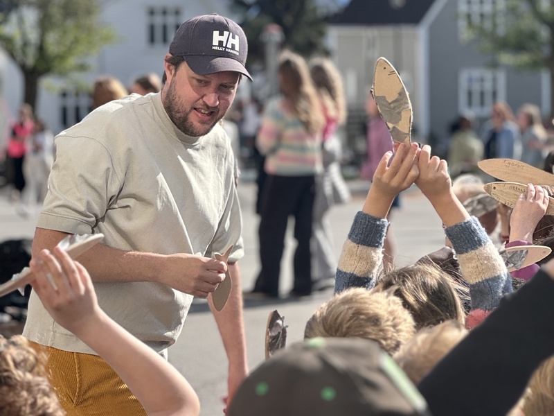 Bård Bjørknes med elever