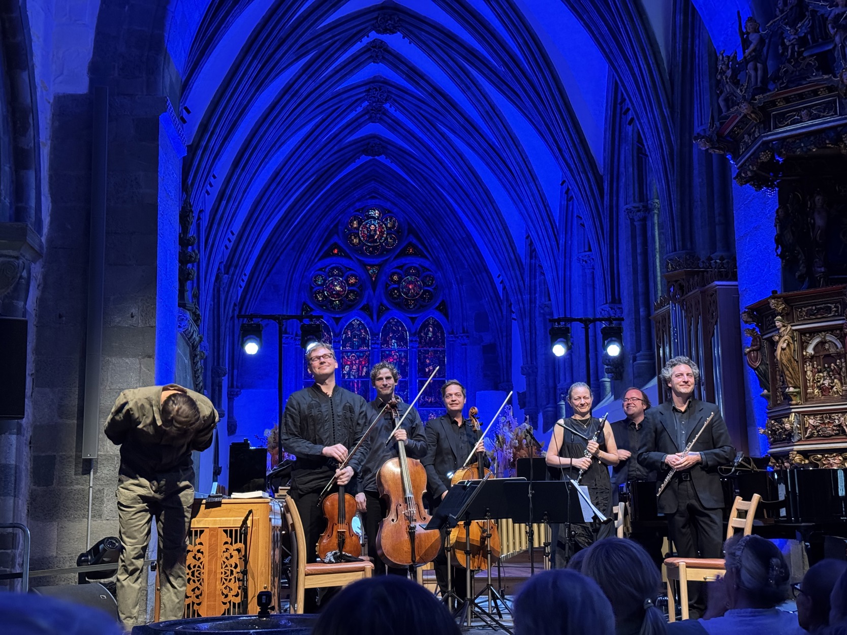 Ensemblet mottar applaus Rational music for an Irrational world.