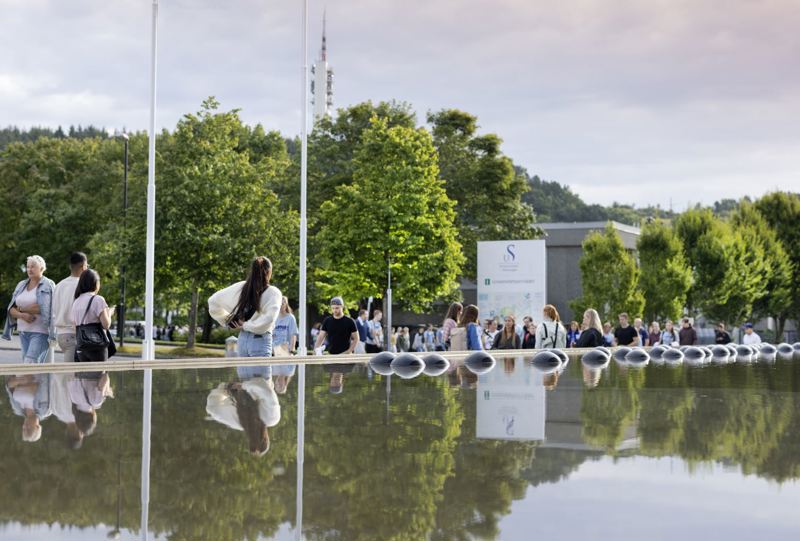 Studenter på campus Ullandhaug ved semesterstart. 