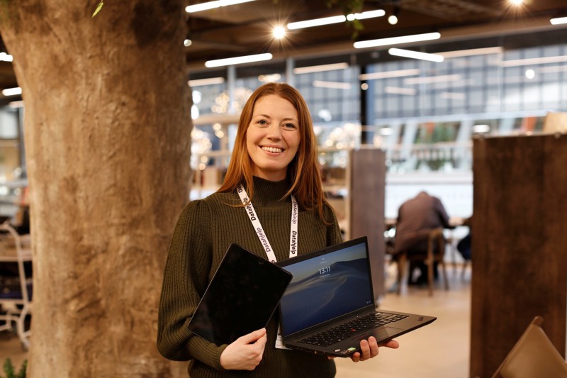 Vi ser et bilde av Tone Hafnor som er leder for datahjelpen. 