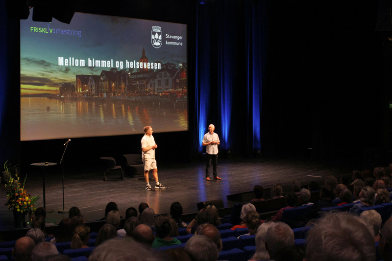 Arrangør Anders Bårdsen fortalte om tanken bak arrangementet sammen med konferansier Steinar Lyse.