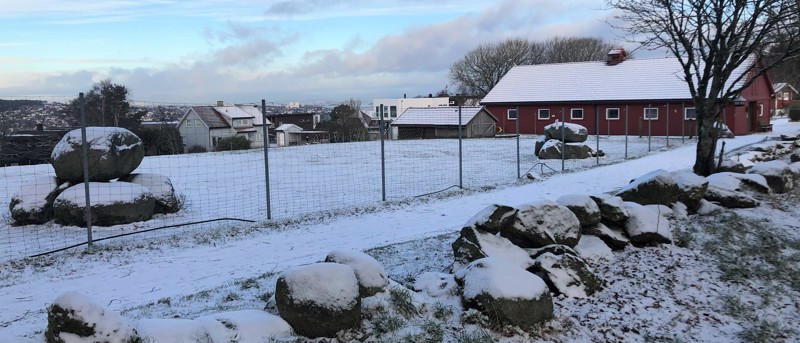 Viser bilde av Gausel fritidsgård i vinterlandskap