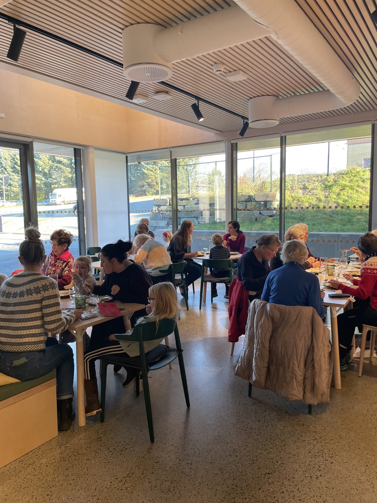 Kvernevik og Sunde bydelshus. Inne i lokalene.