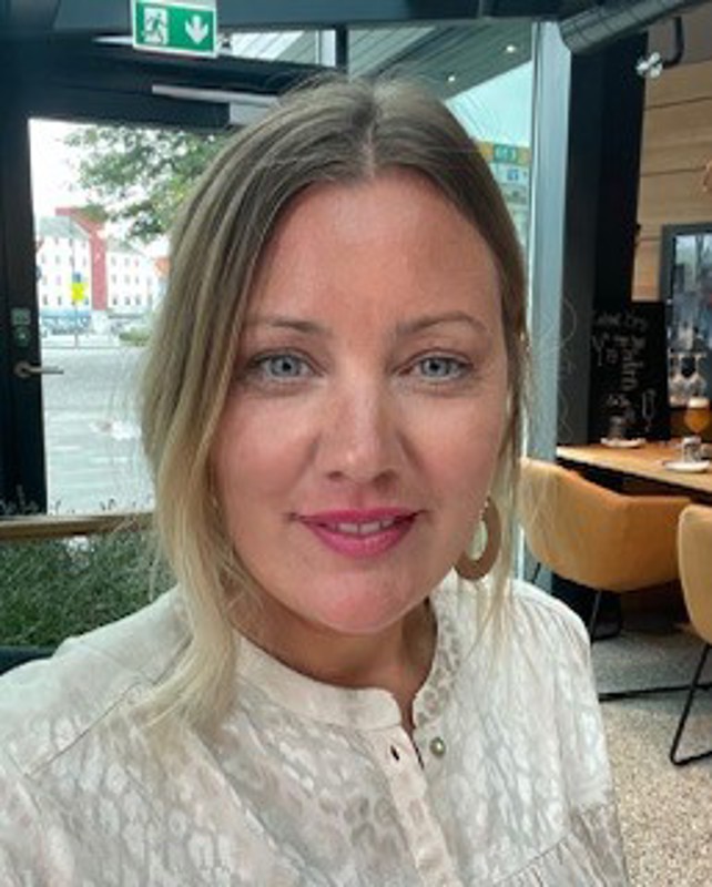 Brita jobber i uteseksjonen