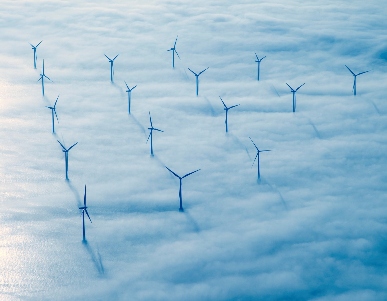 Illustrasjon High Wind. Vindmøller i skyene.