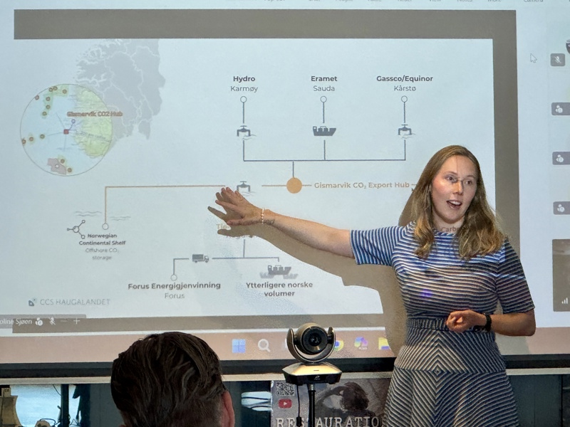 Karoline Sjøen presenterer planene om å transportere CO2 direkte til en planlagt mottaksterminal på Gismarvik i Tysvær, i regi av CCS Haugalandet.