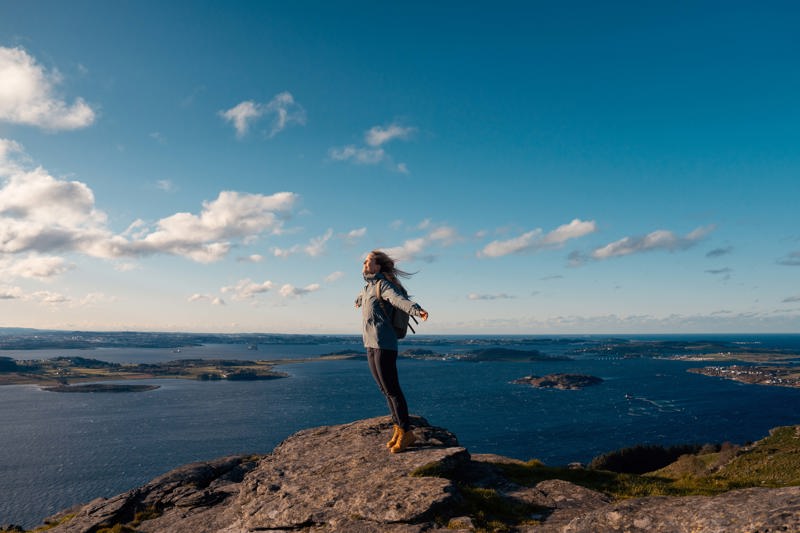 Kvinne på Rennesøyhodnet