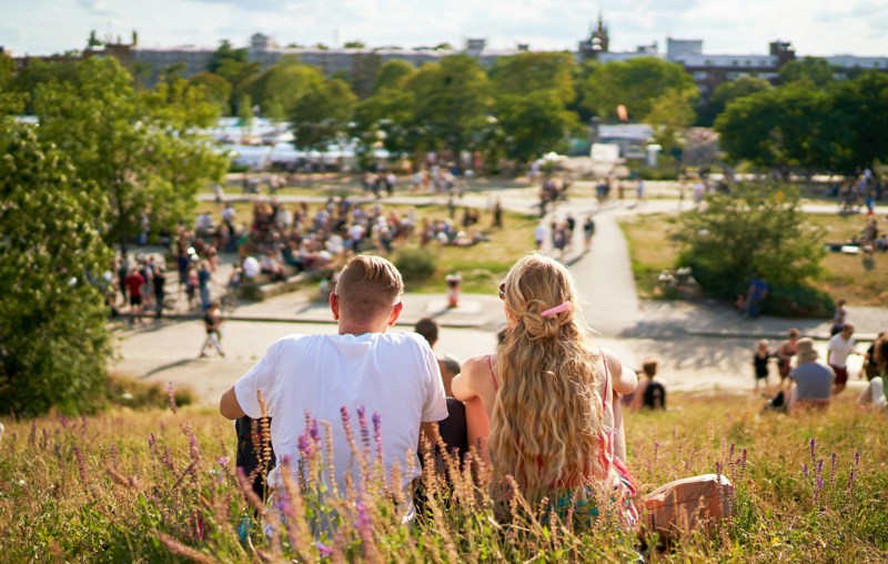 Mennesker i grønn by