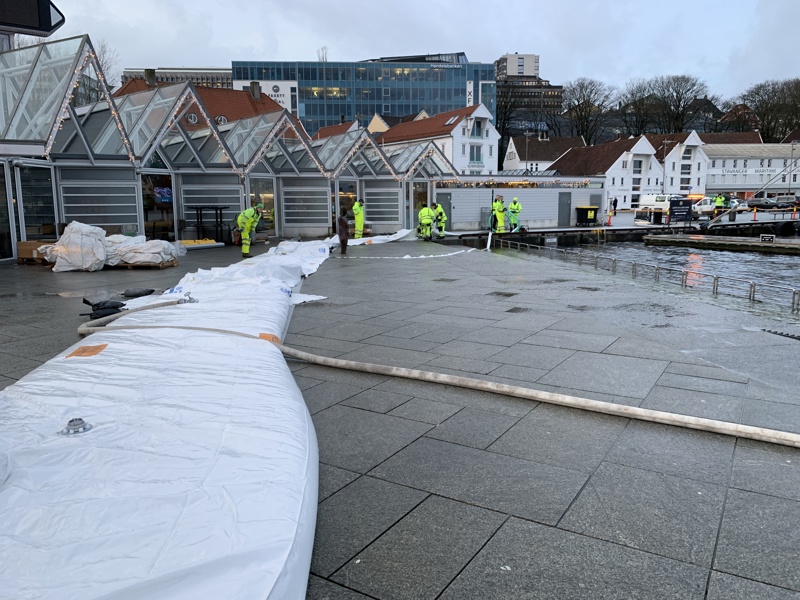 Høy vannstand i Vågen i Stavanger.