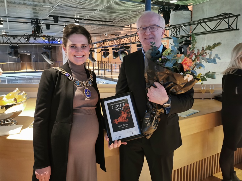 Bilde av ordføreren og årets ildsjel 2022.
