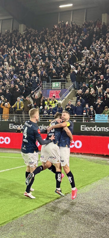 Tripic, Roseth og Haugen jubler etter Vikings 4-1 mål