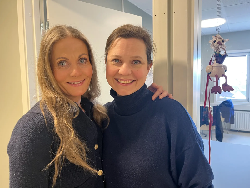 Sekretær Linn Danielsen og leder Anne von Erpecom i jordmortjenesten ser fram til å ta imot rekordmange babyer i mai måned i Stavanger. 
