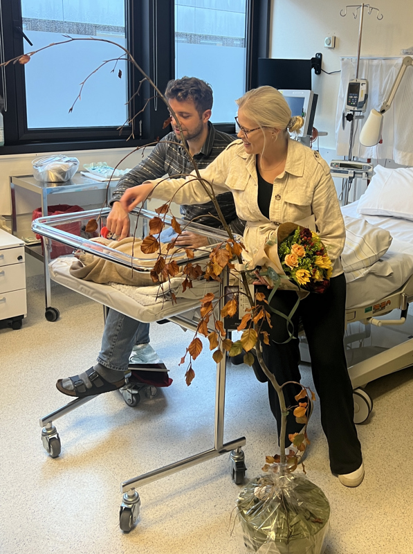 En blodbøk fra Madla var blant velkomstgavene fra ordføreren.