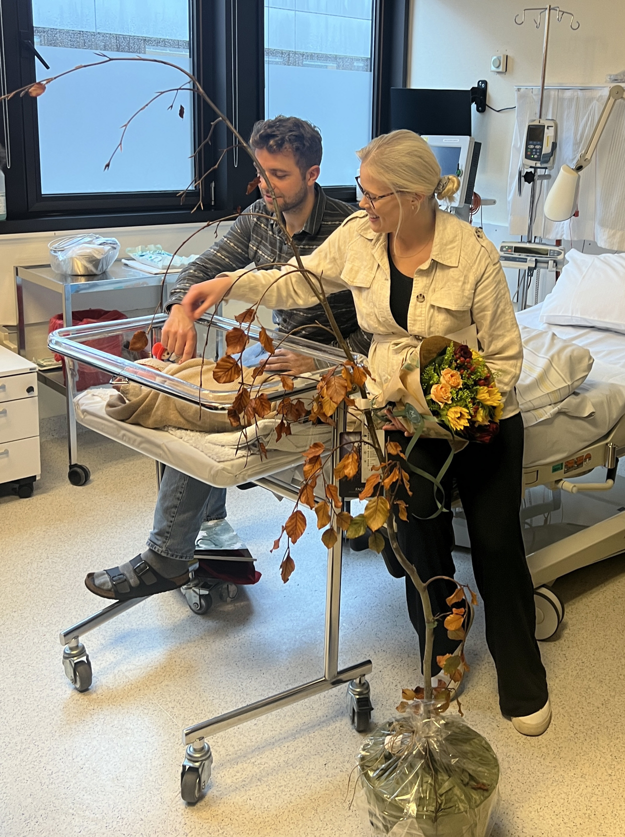 En blodbøk fra Madla var blant velkomstgavene fra ordføreren.