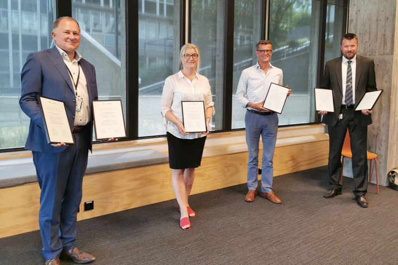 Bilde fra signering. Stavanger kommune, Universitetet i Stavanger, Stavanger Universitetssjukehus og Rogaland fylkeskommune undertegnet tirsdag 18. august en samarbeidserklæring om campus Ullandhaug. 