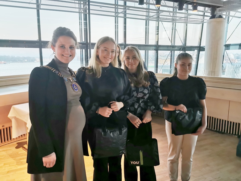 Utøvere fra Villingur Islandshestforening var blant de som ble hedret av ordføreren.