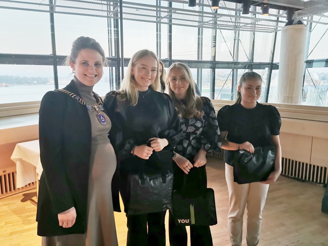 Utøvere fra Villingur Islandshestforening var blant de som ble hedret av ordføreren.