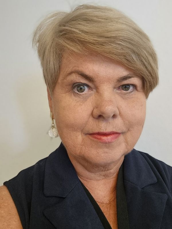 Linda med blondt hår