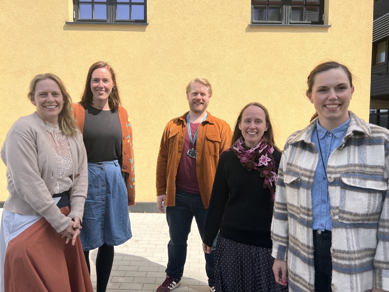 – Vi vil gi innbyggerne i Kvernevik større muligheter til å skape møteplasser og aktiviteter på egne premisser, sier noen av de som er tilknyttet områdeløftet i Kvernevik: Fra venstre folkehelserådgiver Christel Dahl, Jørgen Grønnevik Hopland fra smartbyavdelingen, Randi-Merete Lode som jobber med innbyggerdialog, prosjektleder Line Møllerop og Jeanette Oseberg, som jobber med sosialt entreprenørskap. 