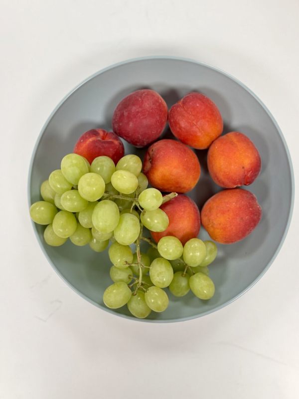 Utleietallerken med druer og jordbær